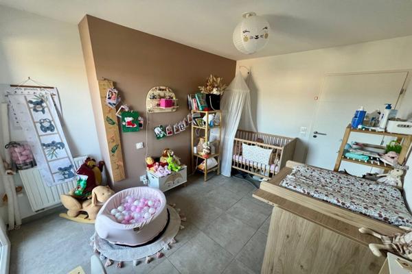 Gardanne - Appartement 3 pièces- 62.5 m2 - dernier étage - vue dégagée - terrasse 10 m2 - 2 places de stationnement en sous-sol