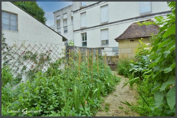 Charmante Maison de Ville en Pierre avec Studio Indépendant et Jardin à Sainte-Foy-la-Grande