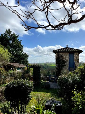 Maison de village en pierre avec gîte attenant entièrement rénovés & petit jardin proche de FLEURANCE (32)