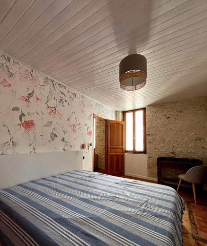 Maison de village en pierre avec gîte attenant entièrement rénovés & petit jardin proche de FLEURANCE (32)