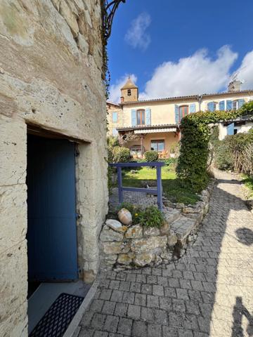 Maison de village en pierre avec gîte attenant entièrement rénovés & petit jardin proche de FLEURANCE (32)