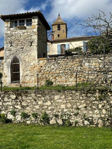 Maison de village en pierre avec gîte attenant entièrement rénovés & petit jardin proche de FLEURANCE (32)