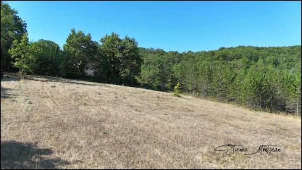 Terrain constructible 2700 m² Viabilisé, borné, étude de sol disponible