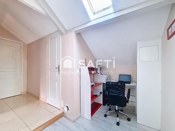 Maison familiale 4 chambres avec sous sol total, grand terrain.