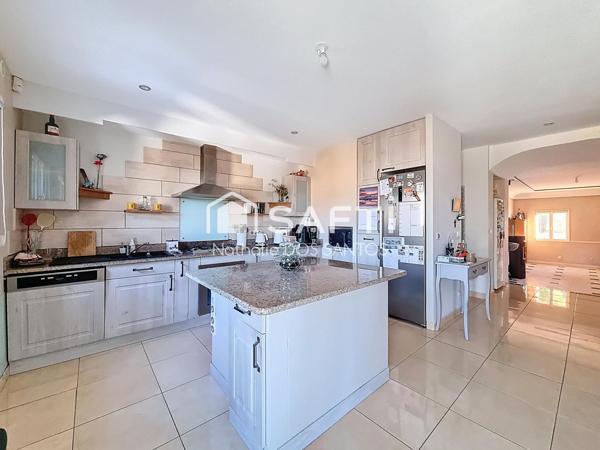 Maison familiale 4 chambres avec sous sol total, grand terrain.