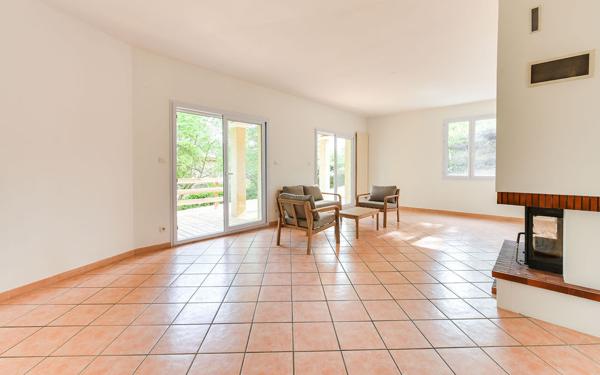 SAINT-CYR-AU-MONT-D’OR — 145 M² — TERRAIN 1 165 M² — 4 CHAMBRES – SUITE PARENTALE DE PLAIN-PIED– PISCINABLE