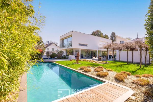 Maison d’architecte dans son écrin de verdure au coeur du Rebberg