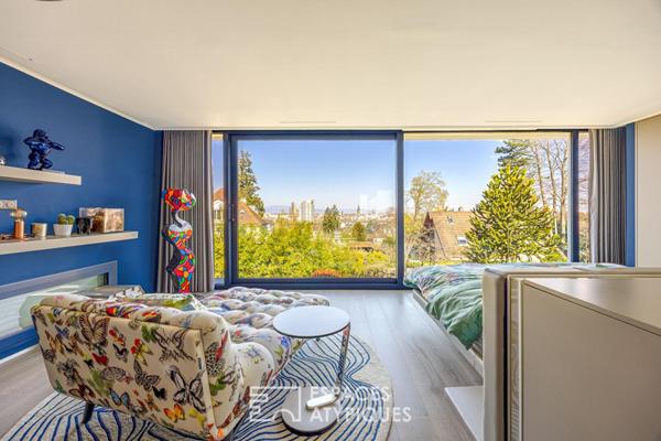 Maison d’architecte dans son écrin de verdure au coeur du Rebberg