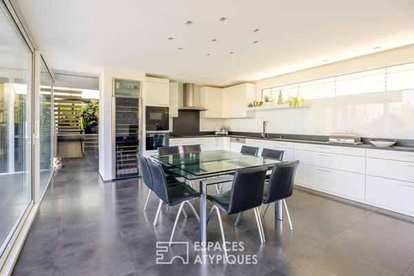 Maison d’architecte dans son écrin de verdure au coeur du Rebberg