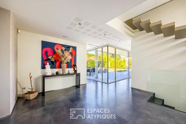 Maison d’architecte dans son écrin de verdure au coeur du Rebberg