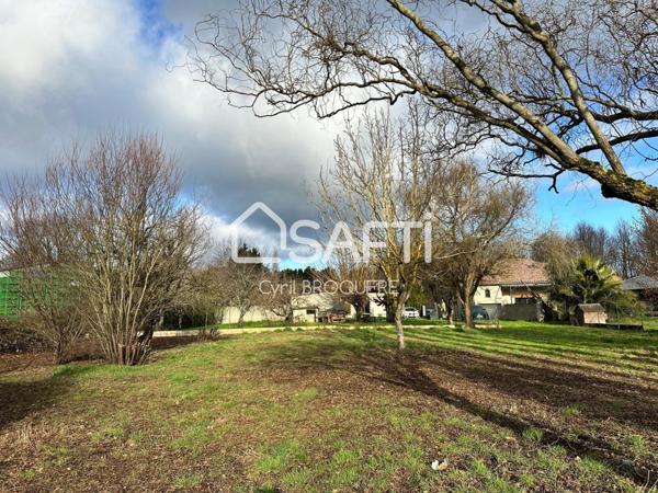 Beau terrain à bâtir de 800m2