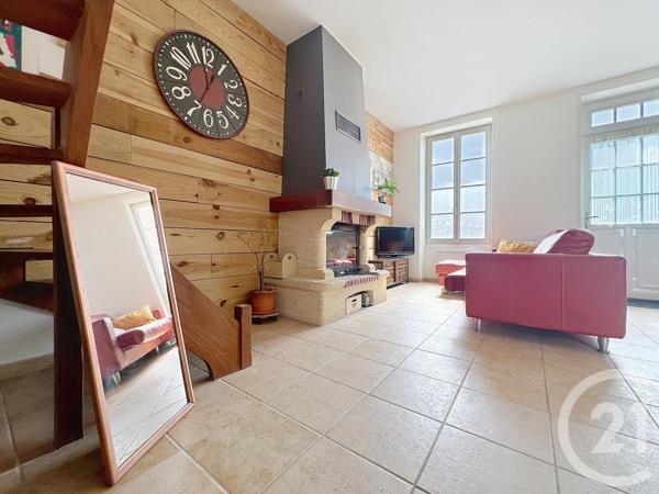 Maison à vendre  5 pièces - 107,06 m 2   ECHILLAIS  - 17
