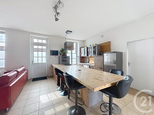 Maison à vendre  5 pièces - 107,06 m 2   ECHILLAIS  - 17