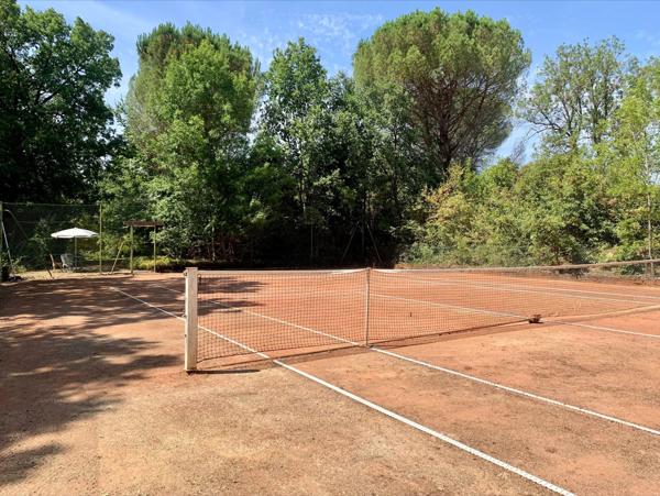 Mauvezin (32120) MAISON PRIVÉE EN PIERRE, CACHÉE DANS SON PROPRE BOIS, AVEC PISCINE ET COURT DE TENNIS