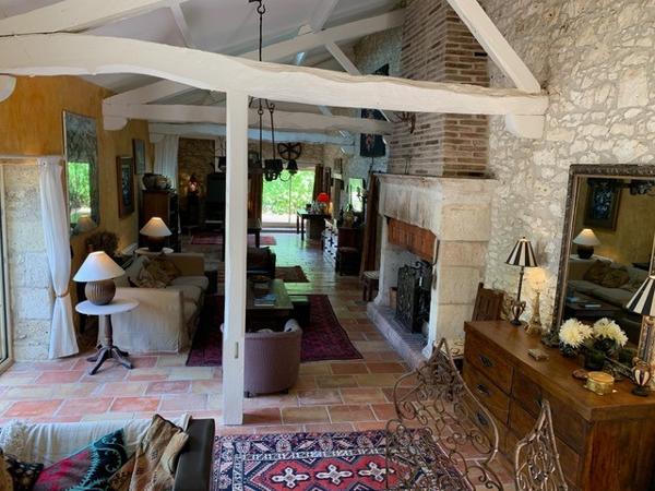 Mauvezin (32120) MAISON PRIVÉE EN PIERRE, CACHÉE DANS SON PROPRE BOIS, AVEC PISCINE ET COURT DE TENNIS