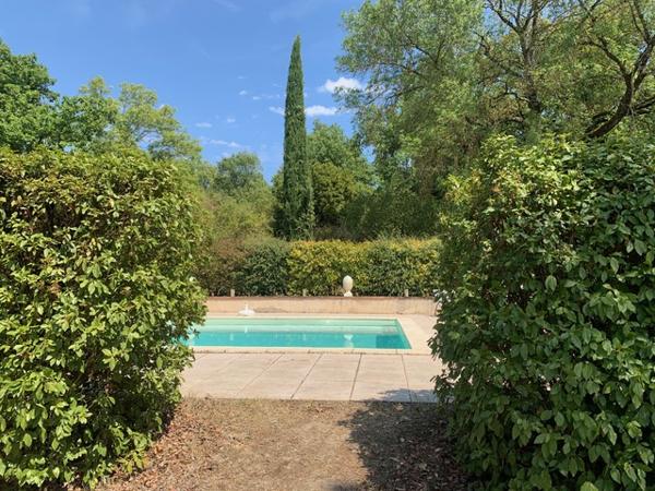 Mauvezin (32120) MAISON PRIVÉE EN PIERRE, CACHÉE DANS SON PROPRE BOIS, AVEC PISCINE ET COURT DE TENNIS