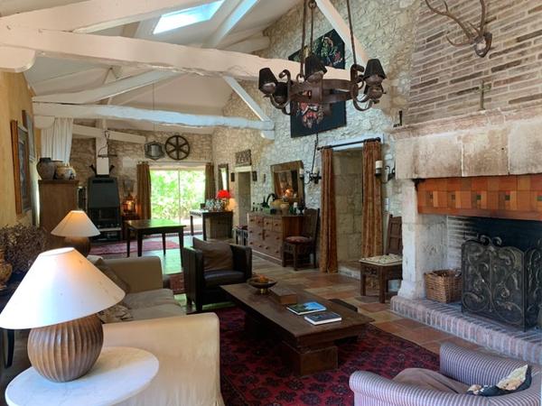 Mauvezin (32120) MAISON PRIVÉE EN PIERRE, CACHÉE DANS SON PROPRE BOIS, AVEC PISCINE ET COURT DE TENNIS