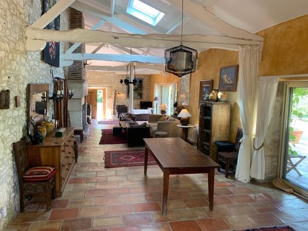 Mauvezin (32120) MAISON PRIVÉE EN PIERRE, CACHÉE DANS SON PROPRE BOIS, AVEC PISCINE ET COURT DE TENNIS