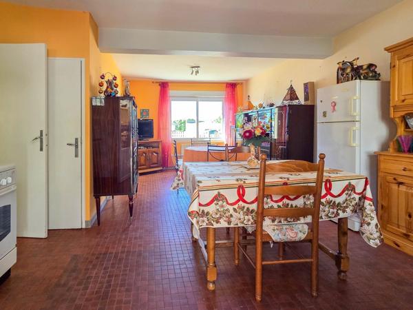 Jolie maison de plain pied proche du centre.