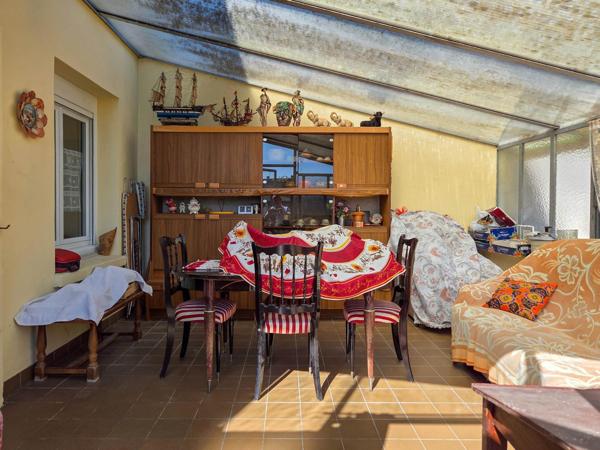 Jolie maison de plain pied proche du centre.