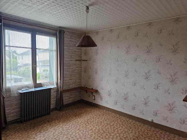 ENSEMBLE IMMOBILIER : MAISON et 2 APPARTEMENTS