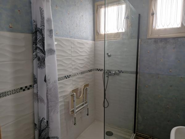 ENSEMBLE IMMOBILIER : MAISON et 2 APPARTEMENTS
