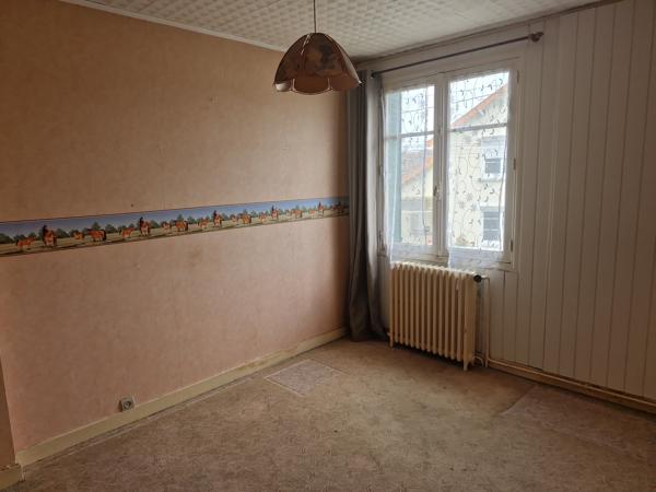 ENSEMBLE IMMOBILIER : MAISON et 2 APPARTEMENTS