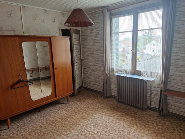 ENSEMBLE IMMOBILIER : MAISON et 2 APPARTEMENTS
