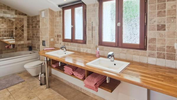 Maison Les Angles 6 pièce(s) 153 m2      329 000