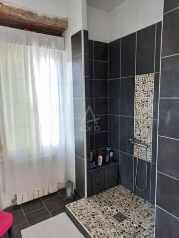 Très belle maison bourgeoise au coeur d'un village paisible