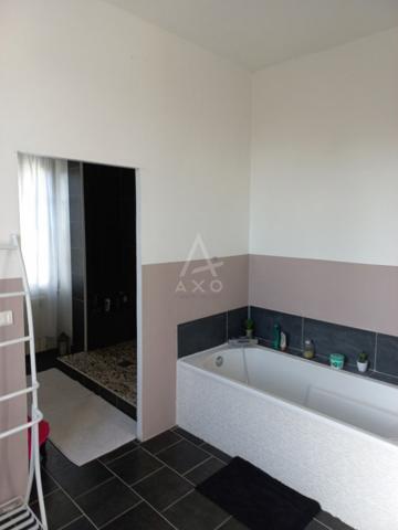 Très belle maison bourgeoise au coeur d'un village paisible