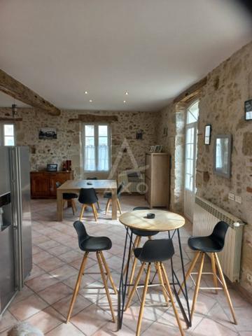 Très belle maison bourgeoise au coeur d'un village paisible