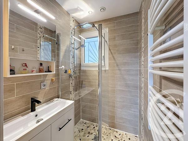 Maison à vendre  3 pièces - 66,41 m 2   SALLES  - 33