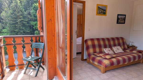 Appartement 2 pièces en étage élevé avec vue panoramique sur les montagnes.
