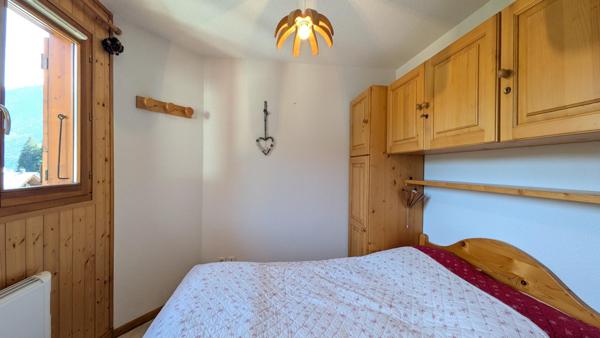 Appartement 2 pièces en étage élevé avec vue panoramique sur les montagnes.