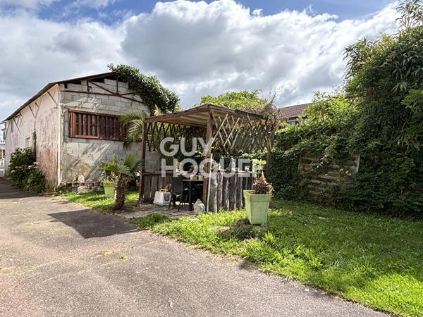Bel ensemble immobilier au coeur de Saint Julien en Born