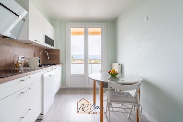 Les Hauts de Saint-Julien – Appartement 4 pièces 120m² - dernier étage - cave et parking privatif.
