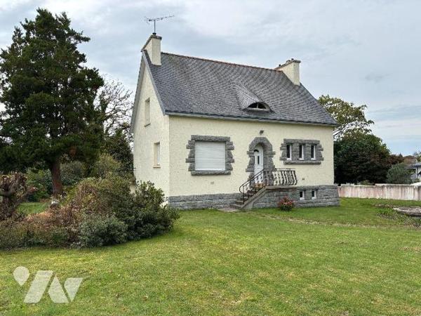Maison a Vendre à LANGOLEN, en Finistère Sud (29), en EXCLUSIVITE, dans le Bourg, Maison Tradit...