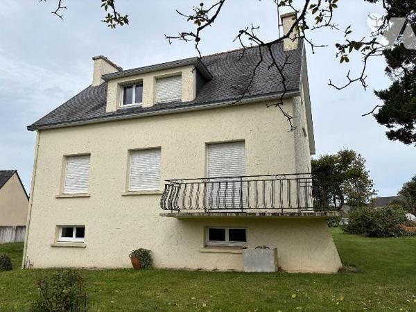 Maison a Vendre à LANGOLEN, en Finistère Sud (29), en EXCLUSIVITE, dans le Bourg, Maison Tradit...