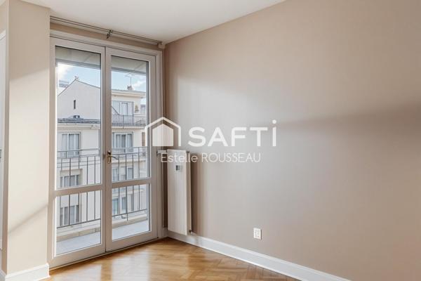 T2 avec balcon 2 m' commerces et 14 m' à pied RER