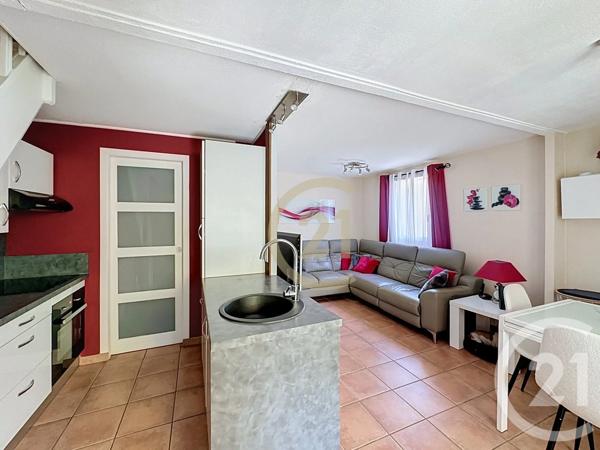 Appartement F3 à vendre  3 pièces - 47,01 m 2   UZES  - 30
