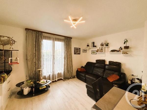 Appartement F3 à vendre  3 pièces - 47,01 m 2   UZES  - 30
