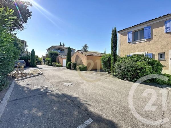 Appartement F3 à vendre  3 pièces - 47,01 m 2   UZES  - 30