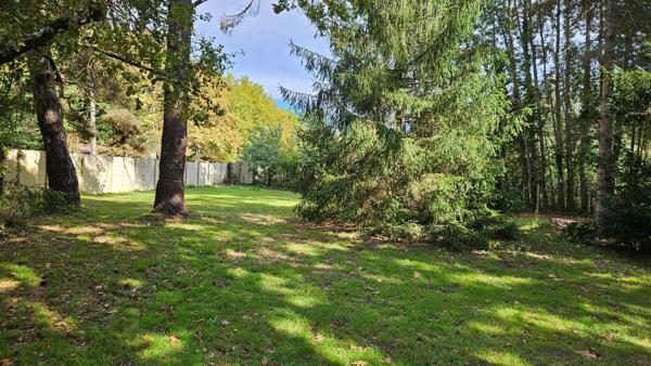 TRÉS BEAU TERRAIN  À BÂTIR - CALME - OMBRAGÉ & ARBORÉ - 2.000 M² ENVIRON