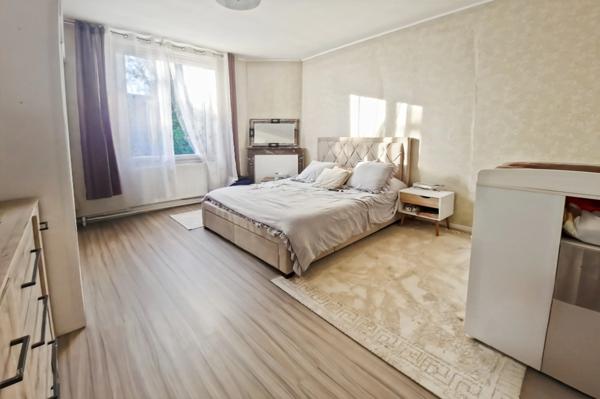 MAISON FAMILIALE HYPERCENTRE MERU