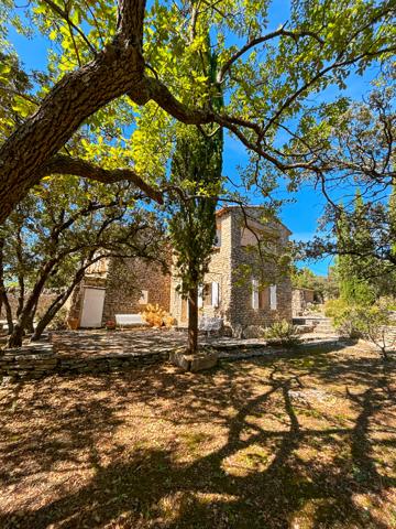 Gordes (84220) Gordes exceptionel sur 30000m2 de terrain, bergerie 152 m2 atelier bories piscine vue panoramique