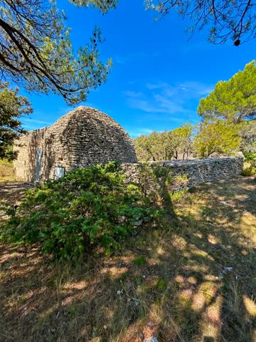 Gordes (84220) Gordes exceptionel sur 30000m2 de terrain, bergerie 152 m2 atelier bories piscine vue panoramique