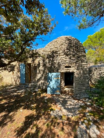 Gordes (84220) Gordes exceptionel sur 30000m2 de terrain, bergerie 152 m2 atelier bories piscine vue panoramique