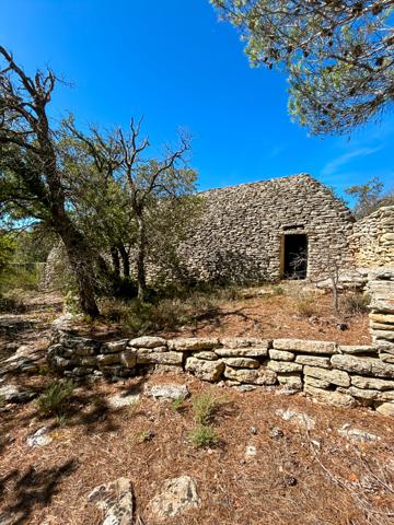 Gordes (84220) Gordes exceptionel sur 30000m2 de terrain, bergerie 152 m2 atelier bories piscine vue panoramique