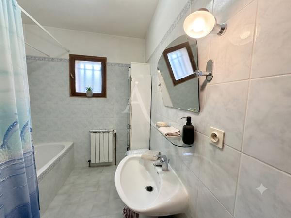 VILLA TYPE 3/4 AVEC JARDIN DE 1247M2 AU CALME AVEC GARAGES